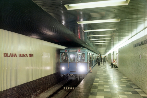 Budapest, M2 metró, Blaha Lujza tér, bélyegkép