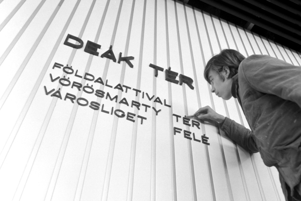 Budapest, M2 metró, Blaha Lujza tér, bélyegkép