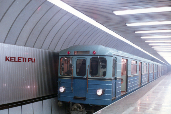 Budapest, M2 metró, Keleti pályaudvar, bélyegkép