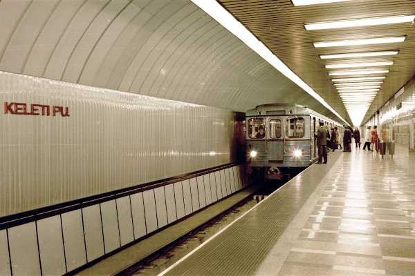 Budapest, M2 metró, Keleti pályaudvar, bélyegkép