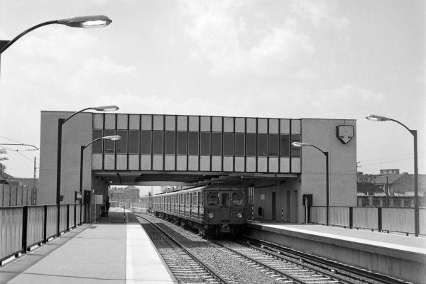 Budapest, M2 metró, Pillangó utca, bélyegkép