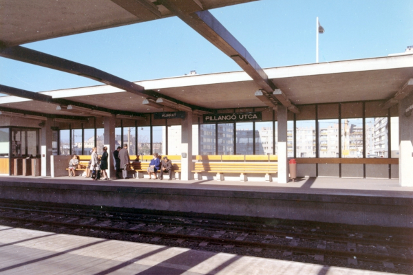 Budapest, M2 metró, Pillangó utca, bélyegkép