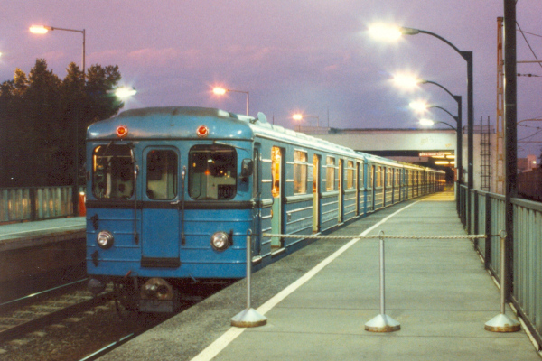 Budapest, M2 metró, Pillangó utca, bélyegkép
