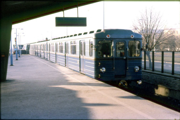 Budapest, M2 metró, Örs vezér tere, bélyegkép