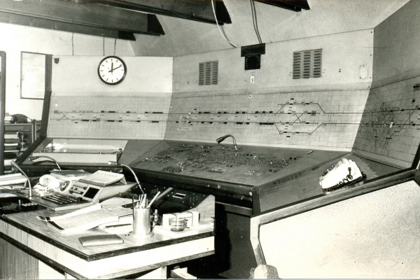 Budapest, M2 metró, Deák Ferenc tér, KFM, Központi Forgalmi Menetirányító, bélyegkép