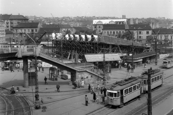 Budapest, M2 metró, építés, bélyegkép