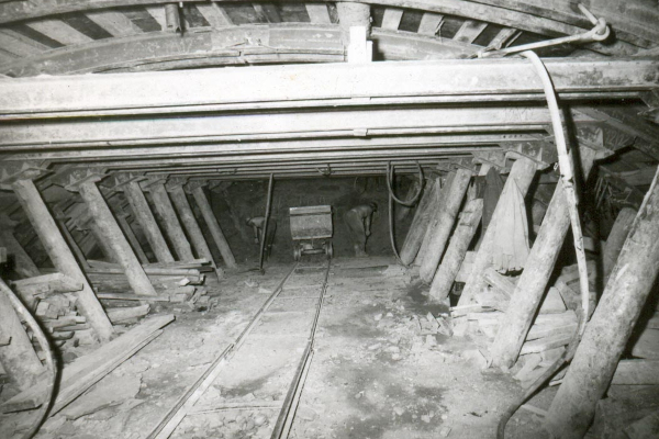 Budapest, M2 metró, építés, bélyegkép