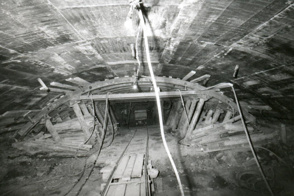 Budapest, M2 metró, építés, bélyegkép