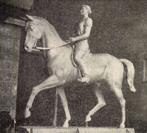 Budapest, M2 metró, Puskás Ferenc stadion, szocreál szobor terv