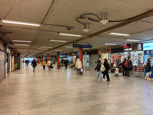 Budapest, M3 metró, Göncz Árpád városközpont, bélyegkép