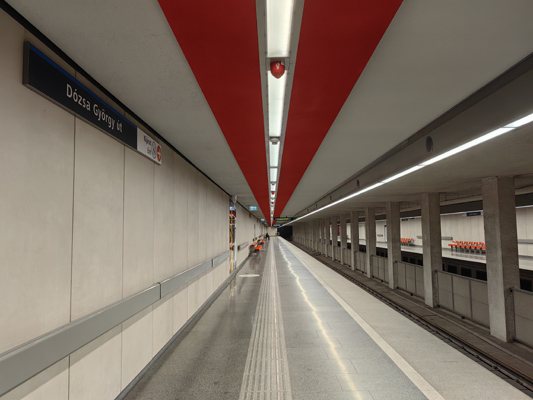 Budapest, M3 metró, Dózsa György út, bélyegkép