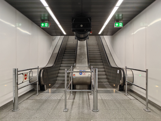 Budapest, M3 metró, Deák Ferenc tér, M2-M3 metró, átszállás, bélyegkép