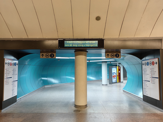 Budapest, M3 metró, Deák Ferenc tér, M2-M3 metró, átszállás, bélyegkép