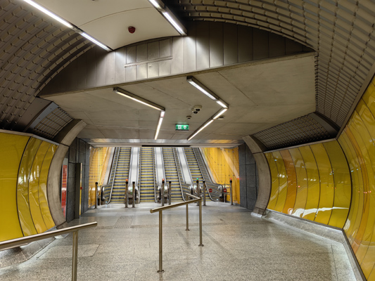 Budapest, M3 metró, Kálvin tér, M3-M4 metró, átszállás, bélyegkép