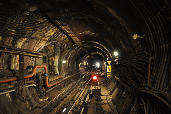 Budapest, M3 metró, Deák Ferenc tér, bélyegkép