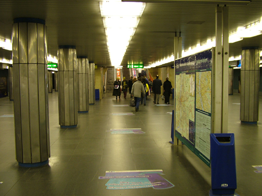 Budapest, M3 metró, Deák Ferenc tér, bélyegkép