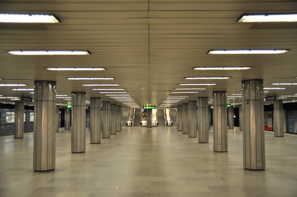 Budapest, M3 metró, Corvin-negyed, bélyegkép