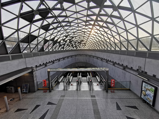 Budapest, M4 metró, Bikás park, bélyegkép