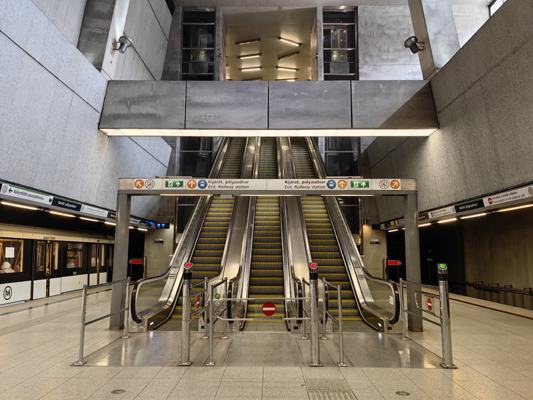 Budapest, M4 metró, Keleti pályaudvar, bélyegkép